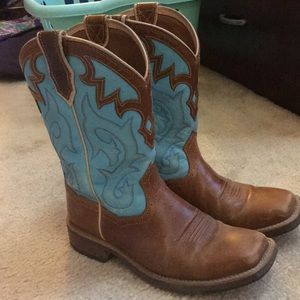 Ariat size 7 unbridled